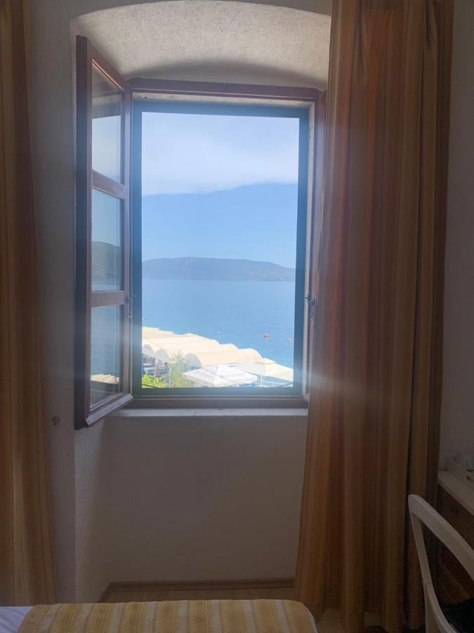 Palac - Giordano Valun Kültér fotó